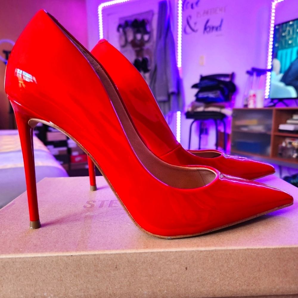 Steve Madden Red Pumps